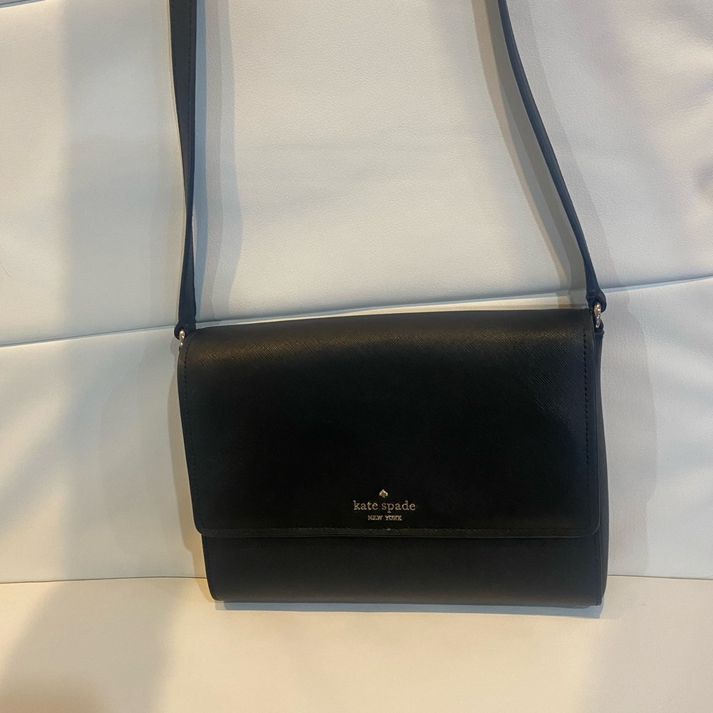 Black Kate Spade Crossbody like new. Used once. Smoke free home